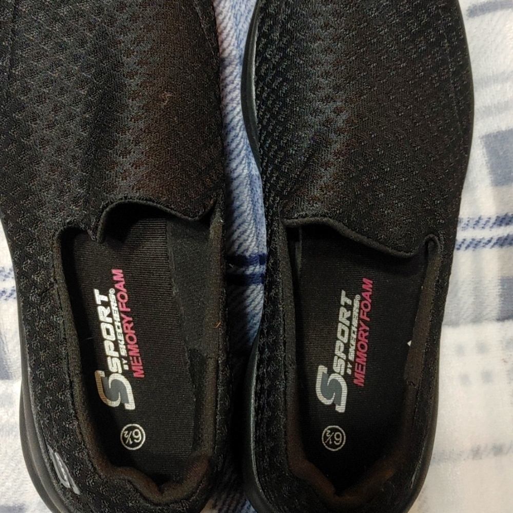 Sketchers memory foam shoes size 6.5